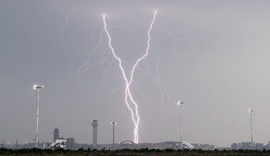 Lightning strikes in Tokyo in July and August more than tripled the average from other years