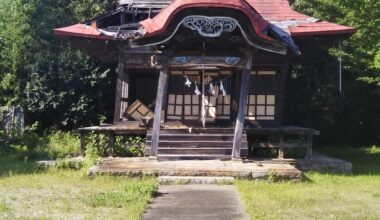 Leaning shrine, Fukushima Prefecture