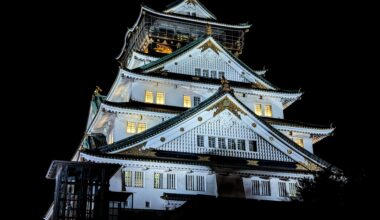 Osaka castle at night