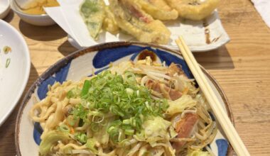 Yakisoba and gurukun tempura