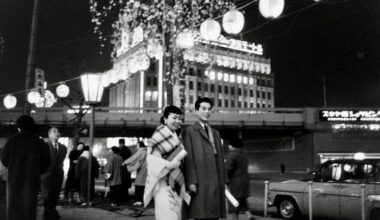 A young couple walked around in the Ginza district of Tokyo, 1959.