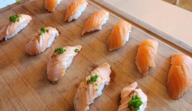 Salmon nigiri